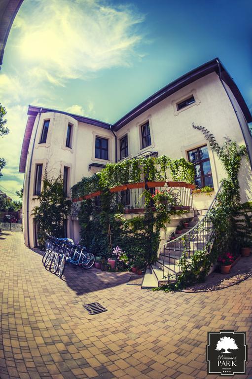 Park Villa - Boutique Hotel Timisoara Ngoại thất bức ảnh